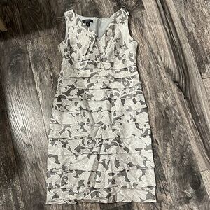 Dressbarn dress size 4 color silver gray lined knee length sleeveless zip up